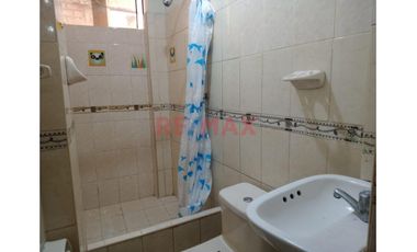 Se Vende Casa De 3 Pisos + Azotea En Cercado De Lima