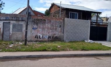 DOS PROPIEDADES SOBRE EL MISMO TERRENO / IDEAL 2 FAMILIAS