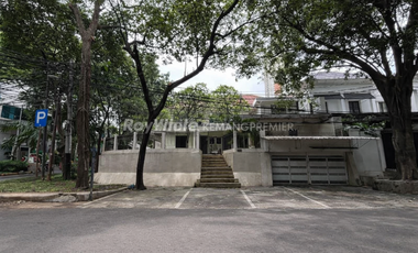 Rumah Strategis Poisisi Hook Jl.Kerinci Raya Kebayoran Baru, Jakarta Selatan