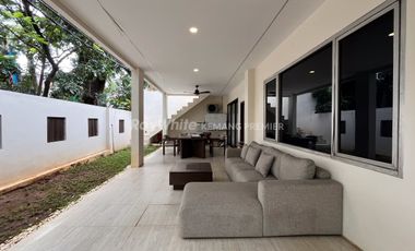 Rumah Strategis Poisisi Hook Jl.Kerinci Raya Kebayoran Baru, Jakarta Selatan