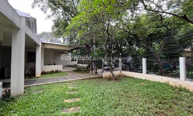 Rumah Strategis Poisisi Hook Jl.Kerinci Raya Kebayoran Baru, Jakarta Selatan