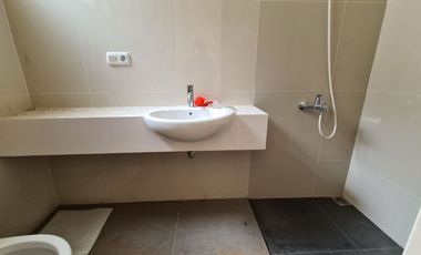 DISEWAKAN RUMAH BARU VICTORIA ALAM SUTERA DEKAT BINUS