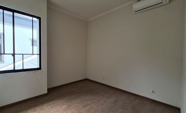 DISEWAKAN RUMAH BARU VICTORIA ALAM SUTERA DEKAT BINUS