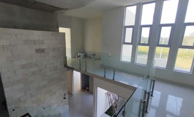 Casa en venta con alberca Fraccionamiento Palmas Green, Medellín, Ver.