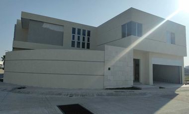 Casa en venta con alberca Fraccionamiento Palmas Green, Medellín, Ver.