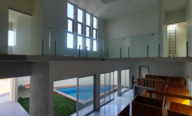 Casa en venta con alberca Fraccionamiento Palmas Green, Medellín, Ver.