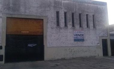 AMPLIO GALPÓN CON TECHO TINGLADO PARABOLICO
