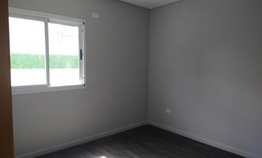 Casa 2 dormitorios en complejo privado City Garden