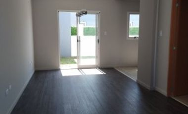 Casa 2 dormitorios en complejo privado City Garden
