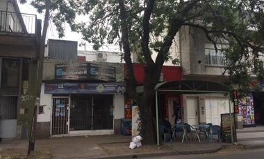 Locales con casa y departamentos en Venta, Travi 725 entre Mitre y Colón, Escobar centro