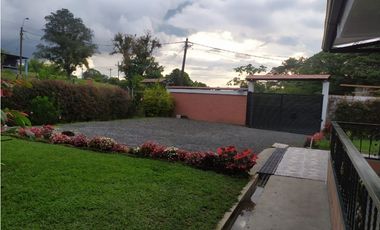 Se vende Finca en la via Armenia