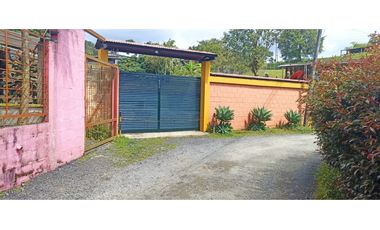 Se vende Finca en la via Armenia
