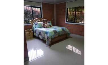 Se vende Finca en la via Armenia