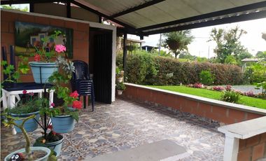 Se vende Finca en la via Armenia