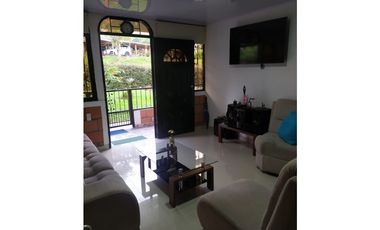Se vende Finca en la via Armenia