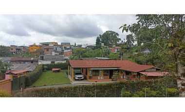 Se vende Finca en la via Armenia