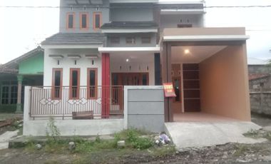 Rumah minimalis 2 lantai dekat Tugu Lilin Bangunjiwo