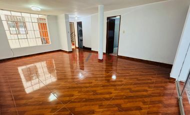 Venta De Casa 2 Pisos Urb Primavera