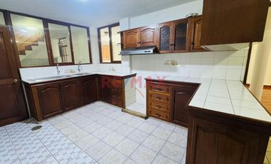 Venta De Casa 2 Pisos Urb Primavera