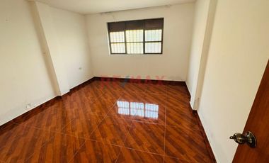 Venta De Casa 2 Pisos Urb Primavera