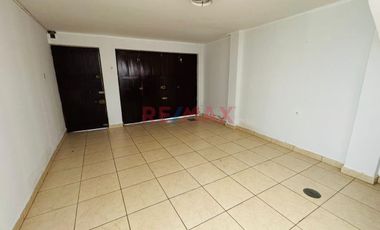 Venta De Casa 2 Pisos Urb Primavera