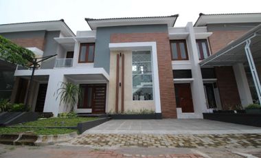 Rumah mewah bangunan baru dalam perumahan Grand Tlogoadi Jombor