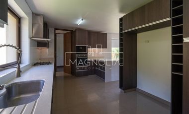 Casa en venta de 4 dorm. en Colina