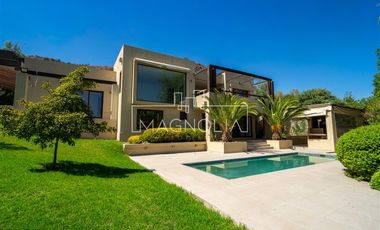 Casa en venta de 4 dorm. en Colina