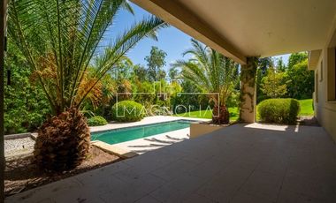 Casa en venta de 4 dorm. en Colina