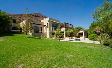Casa en venta de 4 dorm. en Colina