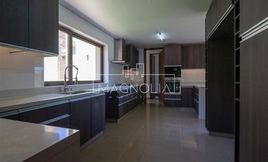 Casa en venta de 4 dorm. en Colina