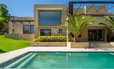 Casa en venta de 4 dorm. en Colina