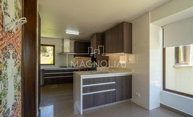 Casa en venta de 4 dorm. en Colina