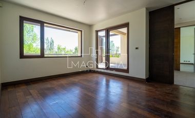 Casa en venta de 4 dorm. en Colina