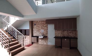 DISEWAKAN RUMAH 2 LANTAI STRATEGIS @ SAYAP RIAU MARTADINATA