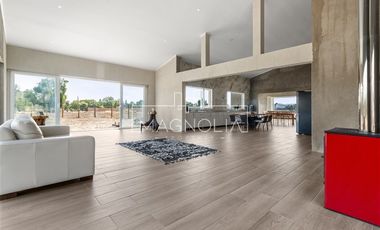 Casa en venta de 4 dorm. en Colina