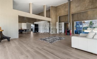 Casa en venta de 4 dorm. en Colina