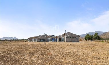Casa en venta de 4 dorm. en Colina