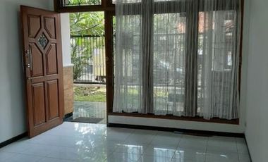 xyiwr.Rumah Jl Jemursari Siap Huni Hadap Utara Listrik 2200
