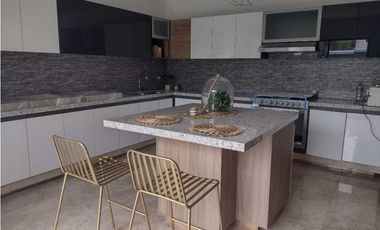 VENTA DE CASA CON ALBERCA JIUTEPEC MORELOS