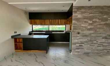 Casa en Fraccionamiento en Lomas de Atzingo Cuernavaca - ROQ-1189-Fr