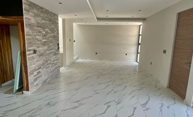 Casa en Fraccionamiento en Lomas de Atzingo Cuernavaca - ROQ-1189-Fr