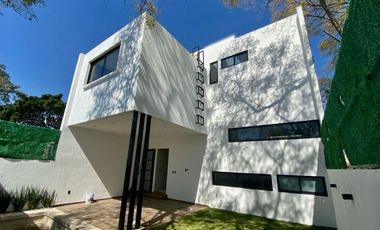 Casa en Fraccionamiento en Lomas de Atzingo Cuernavaca - ROQ-1189-Fr