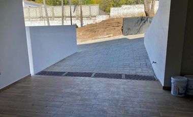 Casa en Fraccionamiento en Lomas de Atzingo Cuernavaca - ROQ-1189-Fr