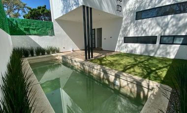 Casa en Fraccionamiento en Lomas de Atzingo Cuernavaca - ROQ-1189-Fr