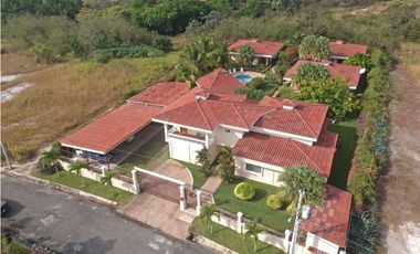 Espaciosa Residencia en Santa Clara (TPJ)