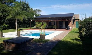 Vendo Hermosa casa con pileta, en pueblo esther. 1000m2. Oportunidad