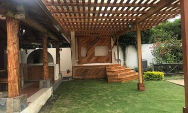 Vendo amplia propiedad con dos casas en Malacatos