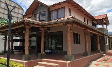 Vendo amplia propiedad con dos casas en Malacatos