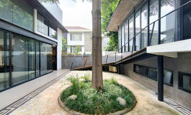 Rumah Hook 11 Menit ke Puri Indah Mall Siap Huni Hadap Utara J-44441